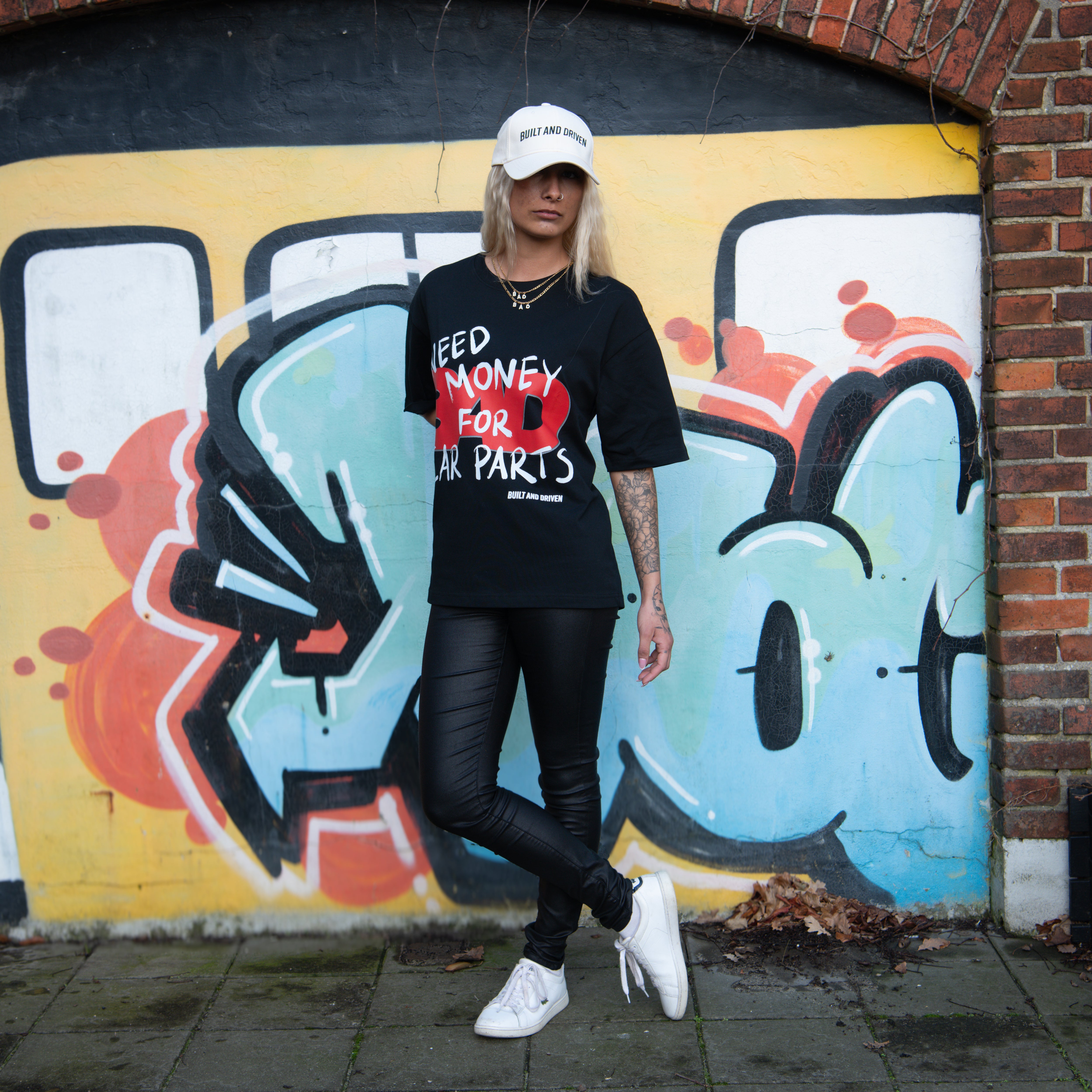 SIGNATURE TEE